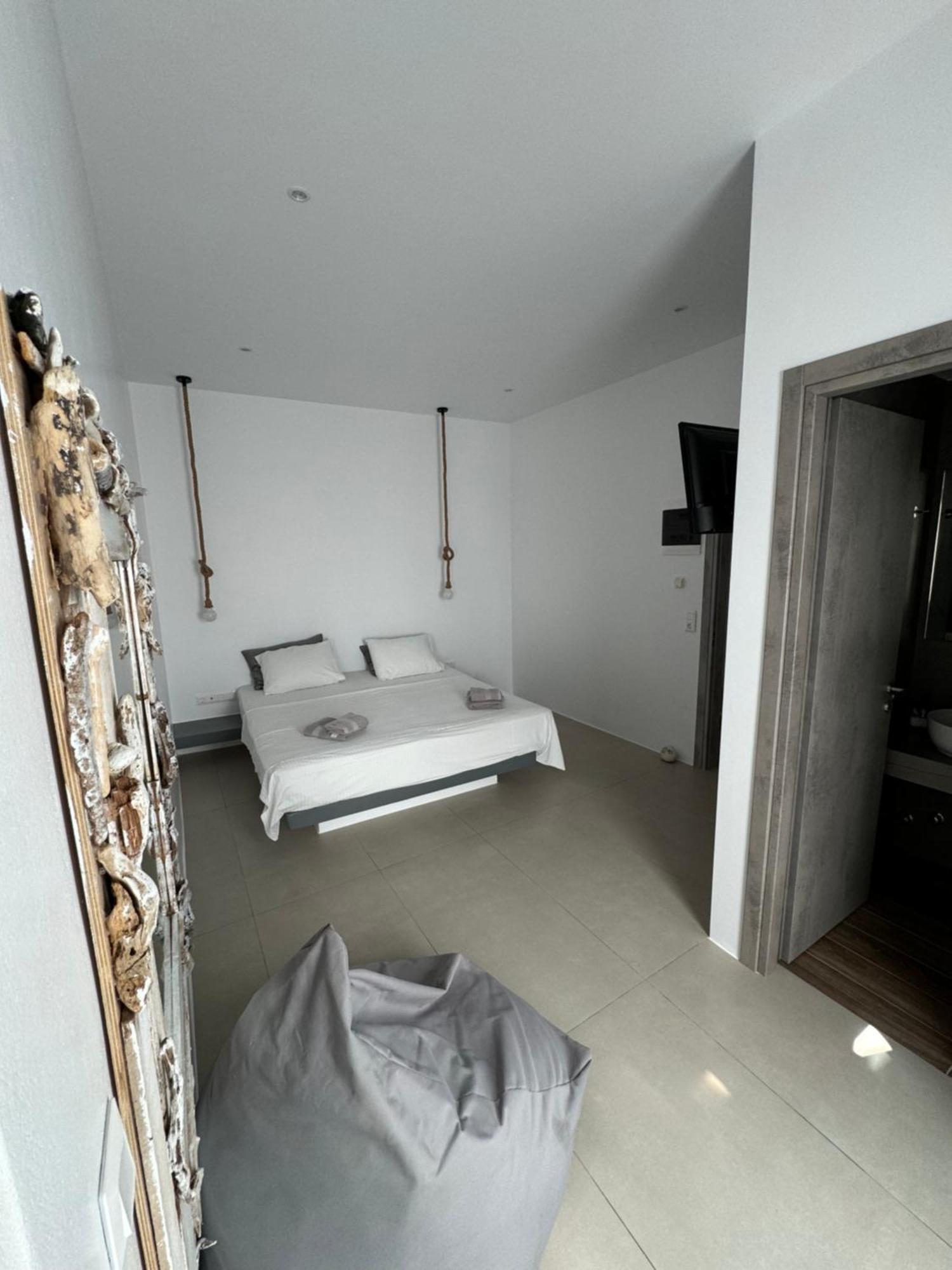 Madaky Hotel Науса Экстерьер фото