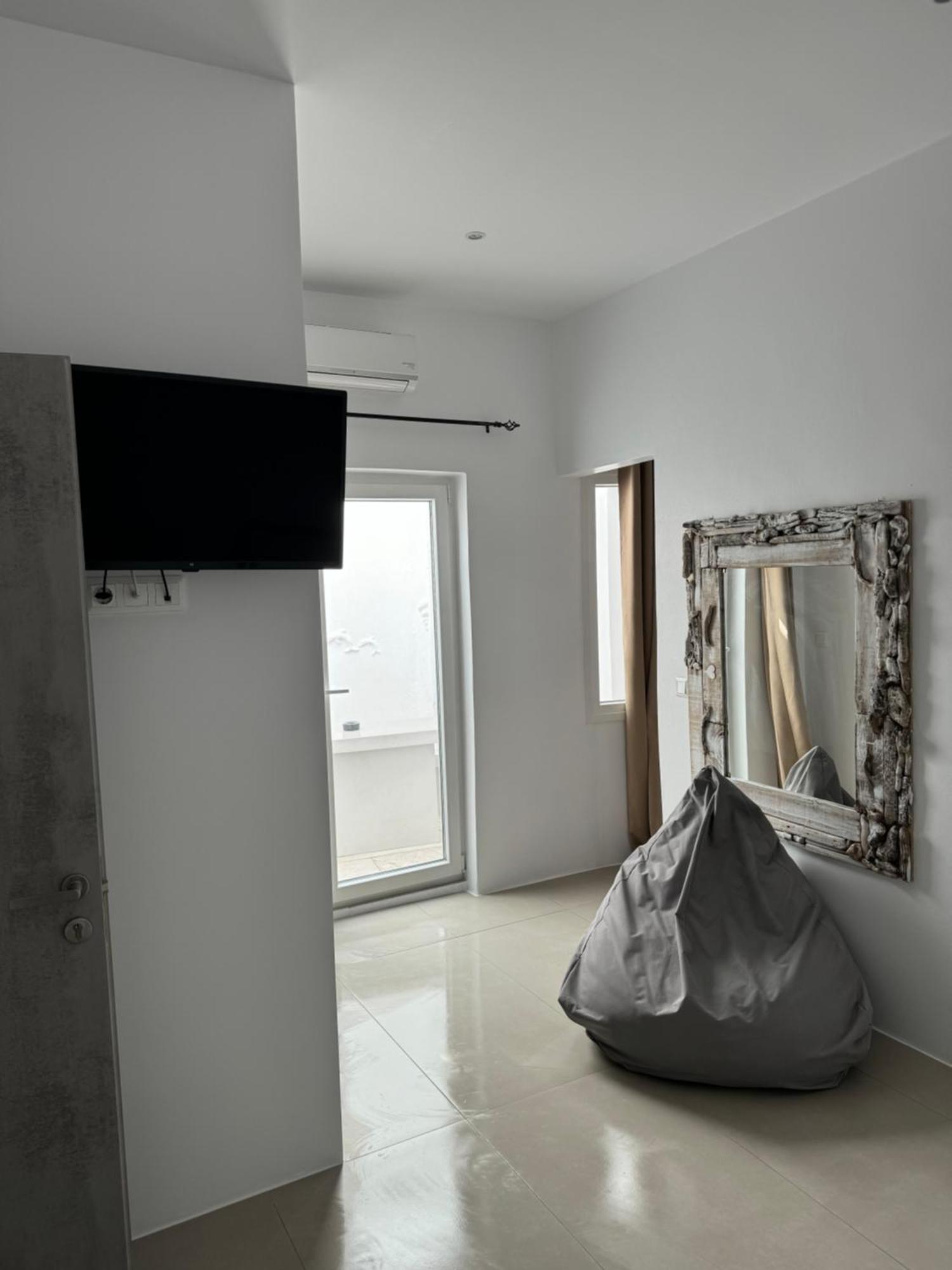 Madaky Hotel Науса Экстерьер фото